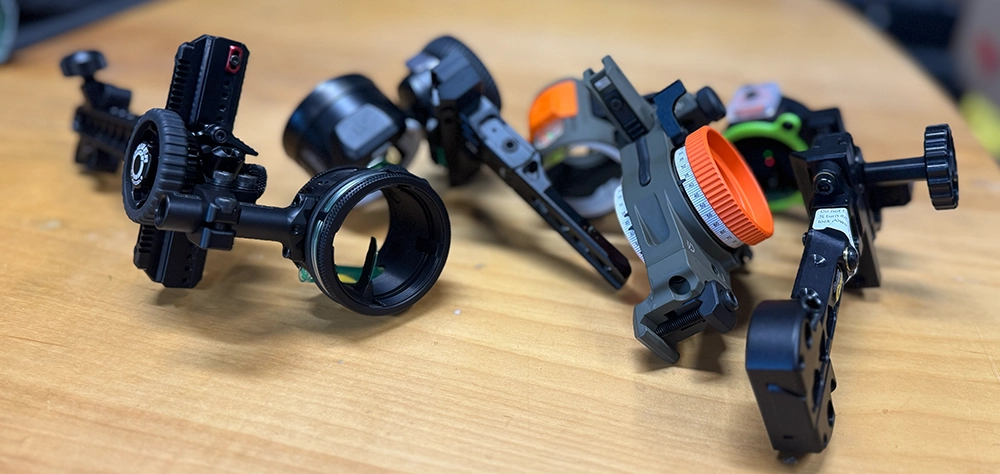 A pile of compound bow sights